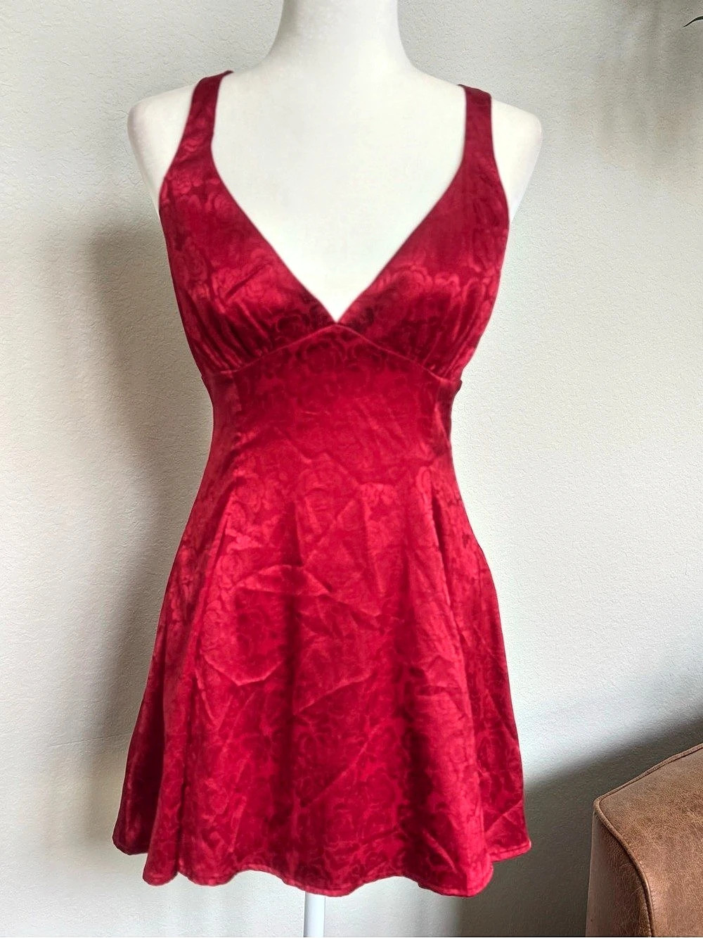 Lucy In The Sky Reese Red Satin Floral Jacquard Bow Back Mini Dress Size Medium